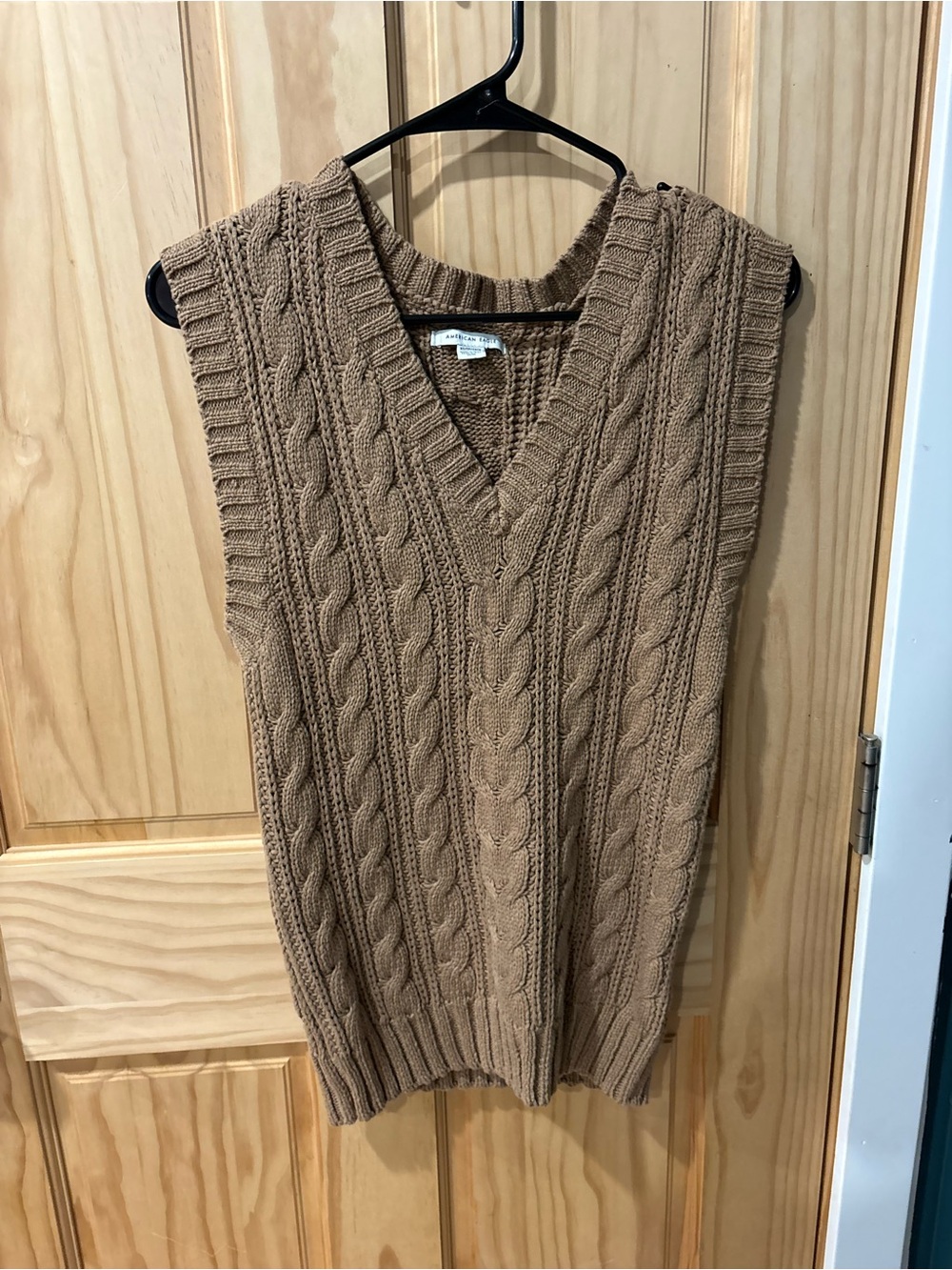 Cable Knit V-Neck Sleeveless Sweater Vest - American Eagle size xs